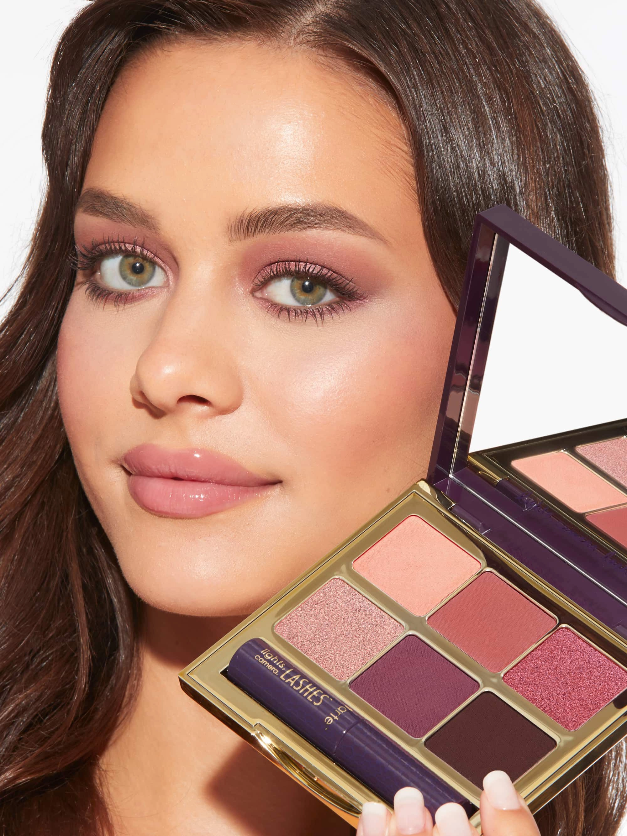 پالت سایه و ریمل چشم تارت | Tarte Lights, Camera, Lashes Vanity Palette اورجینال را میتوانید از بهارشاپ بیوتی (BaharShopBeauty.ir) تهیه کنید.